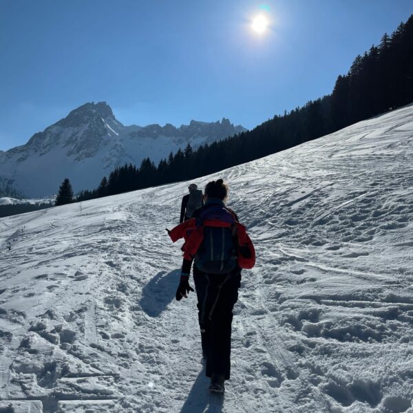 Groupe montant au Refuge des Prés