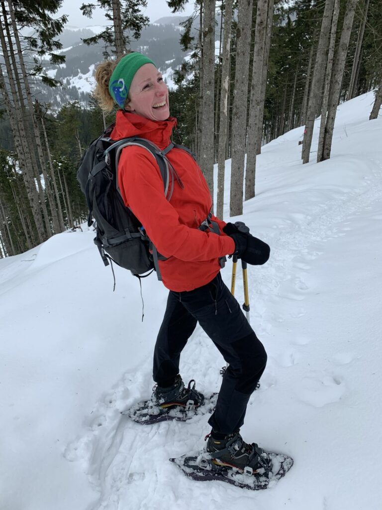 Raquettes dans la forêt